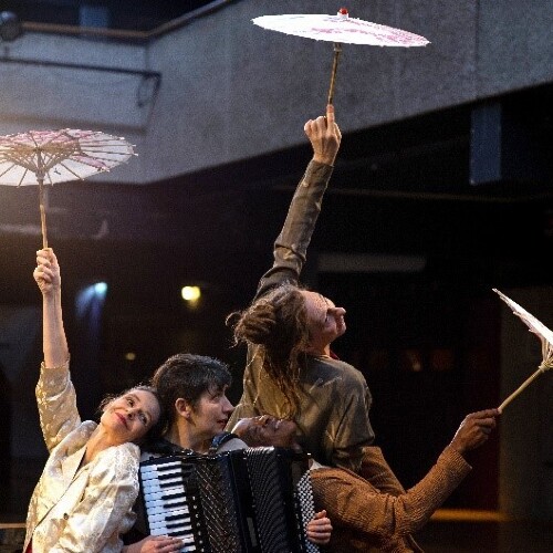 ET M A I NT E N A NT ? - Compagnie Les Mille Saveurs / Nicole Ponzio et Béné Borth Spectacle pour 3 danseurs et 1 musicienne