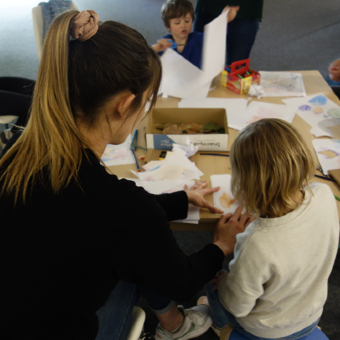 VISITE-ATELIER PENDANT LES VACANCES SCOLAIRES // JEUNE CRÉATION INTERNATIONALE 2024