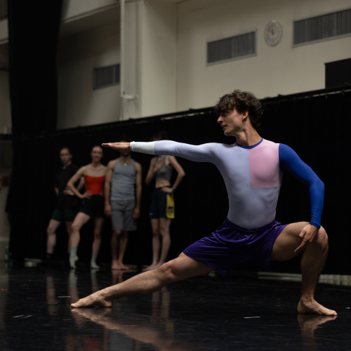 Répétition publique autour de la pièce CRWDSPCR de Merce Cunningham